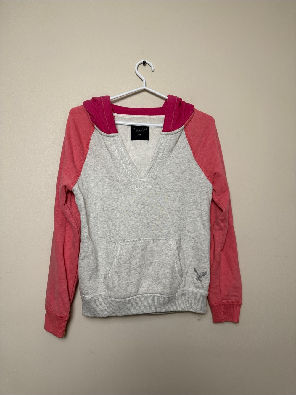 American Eagle Outfitters Gray Body with Pink Sleeves Hooded Pullover size S